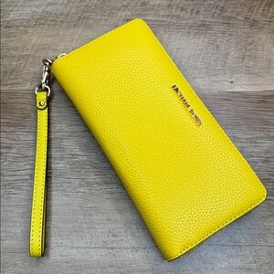 NWT Michael Kors Jet Set Travel Leather Large Continental Wallet Wristlet Yellow